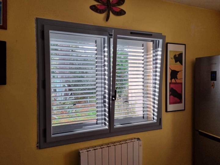 Pose soignée de menuiseries, Les Arcs